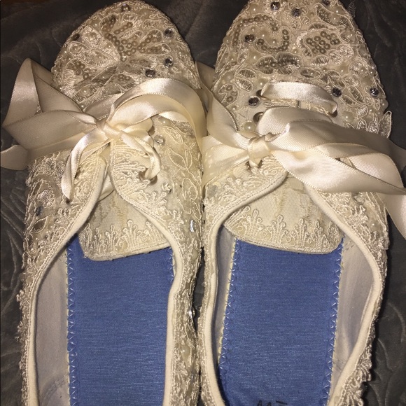 Ivory Bridal Tennis Shoes with Lace - Picture 4 of 7